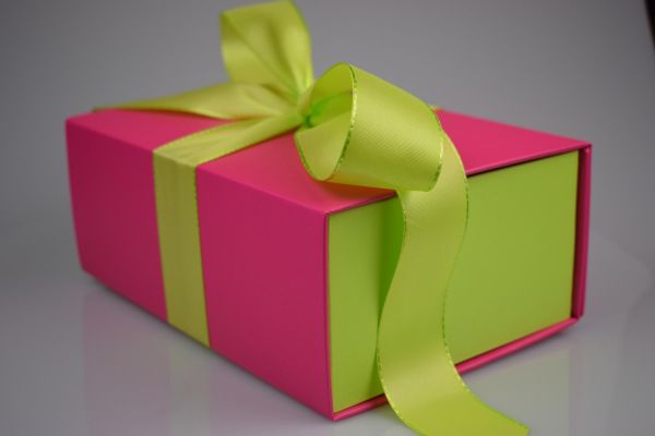 Geschenkbox mit Schleife Pink-Maigrün in 23x16x9 cm